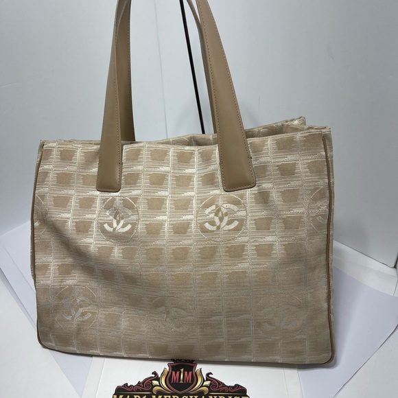 Chanel Travel Line Tote Bag - Picture 4 of 16